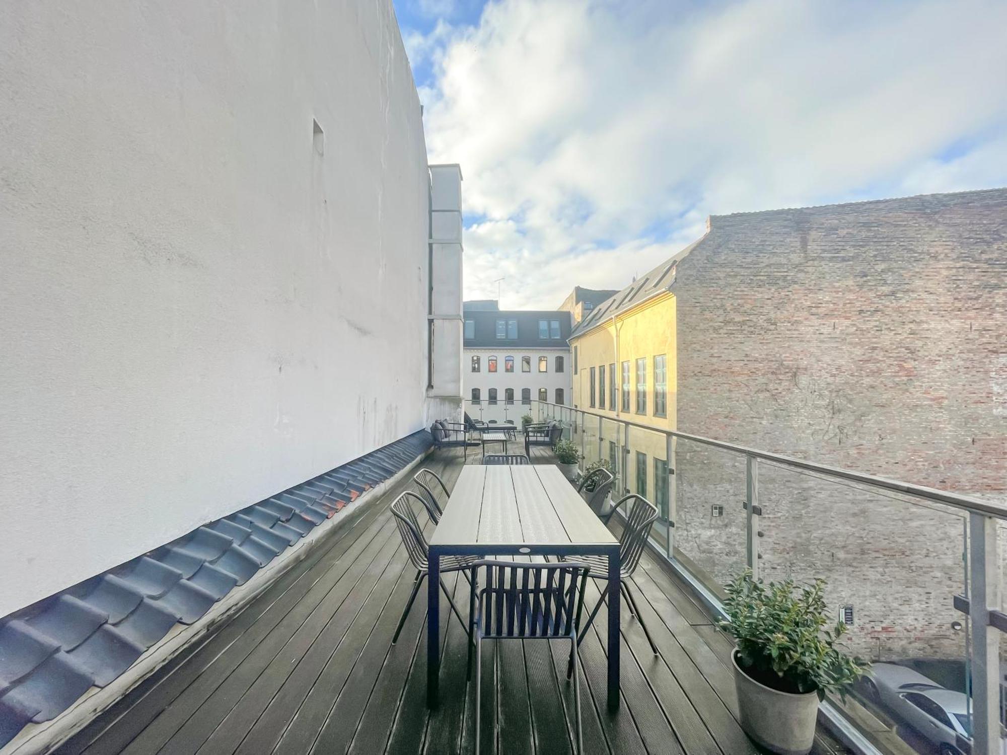 Big 4 Bedroom Apartment With Bathtub By Cph City Hall Square Copenhagen Exterior photo