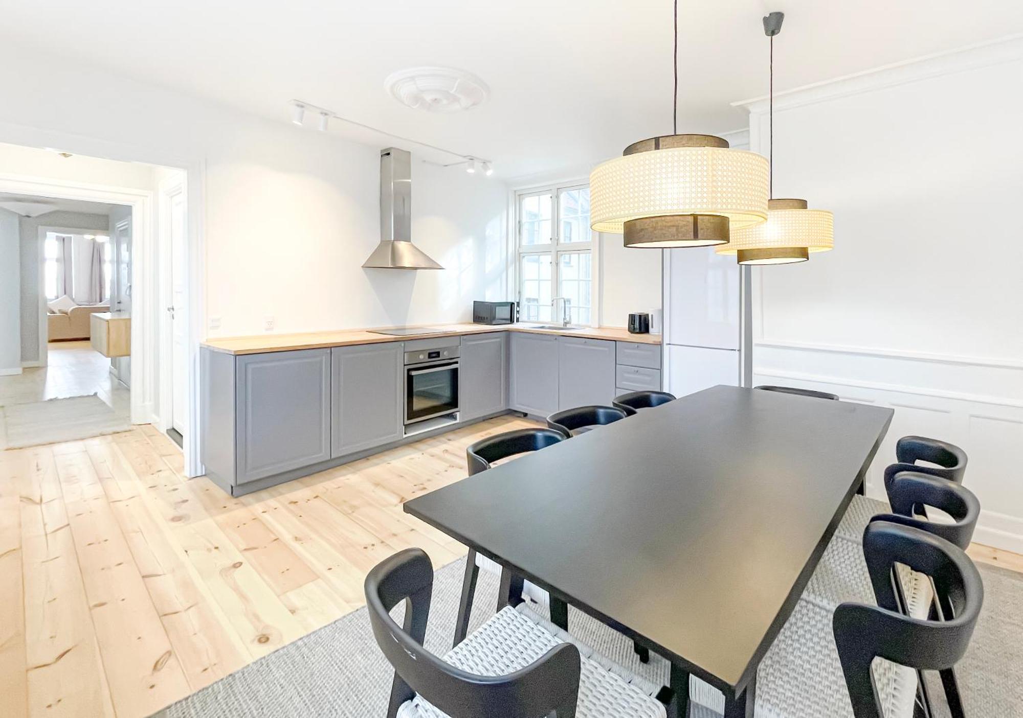Big 4 Bedroom Apartment With Bathtub By Cph City Hall Square Copenhagen Exterior photo
