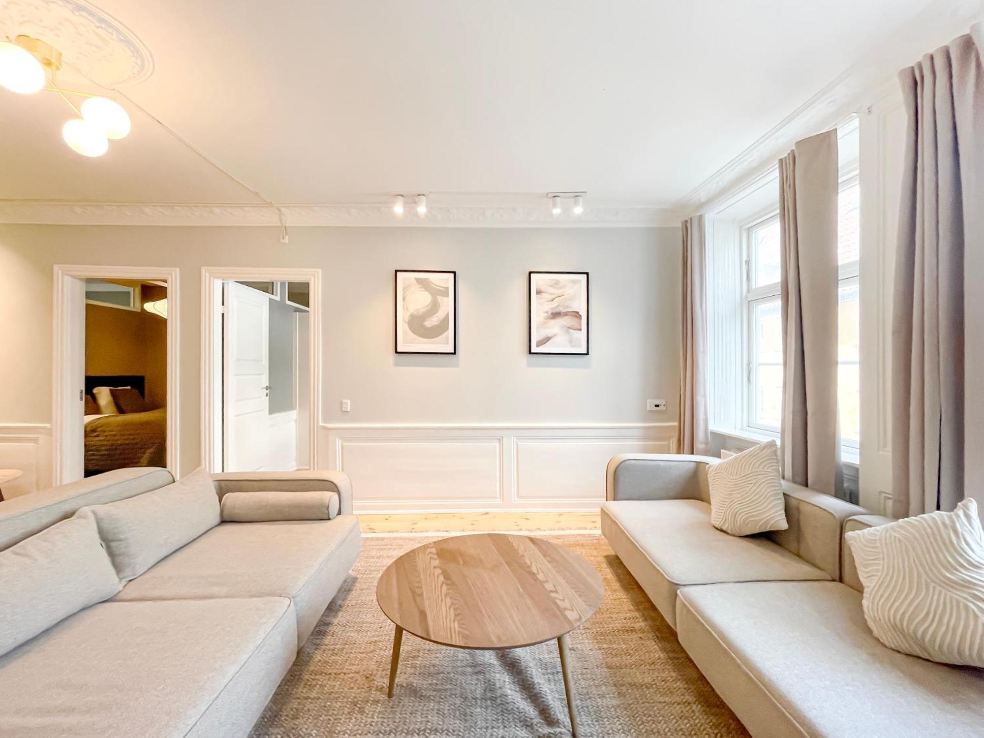 Big 4 Bedroom Apartment With Bathtub By Cph City Hall Square Copenhagen Exterior photo