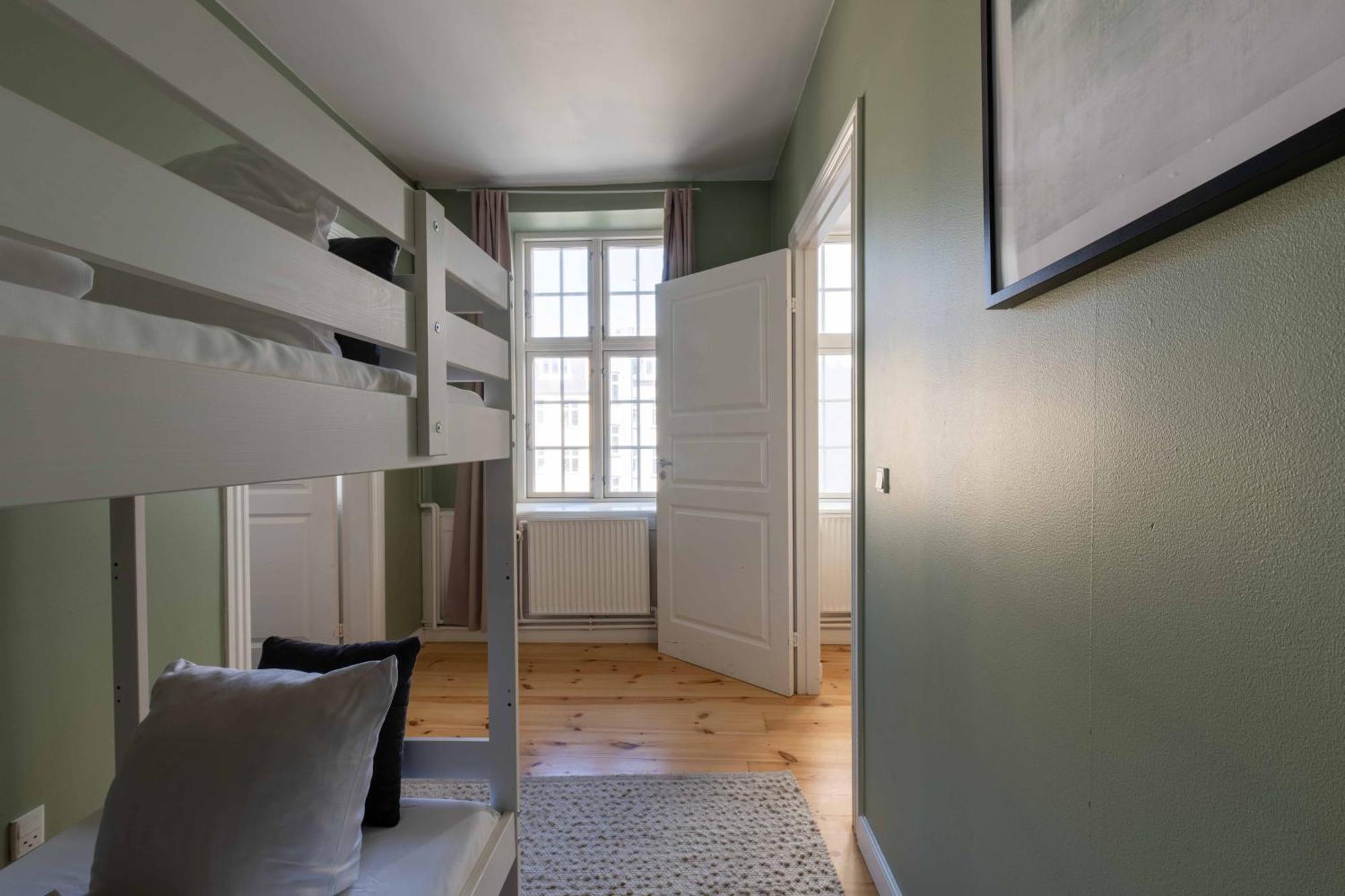Big 4 Bedroom Apartment With Bathtub By Cph City Hall Square Copenhagen Exterior photo