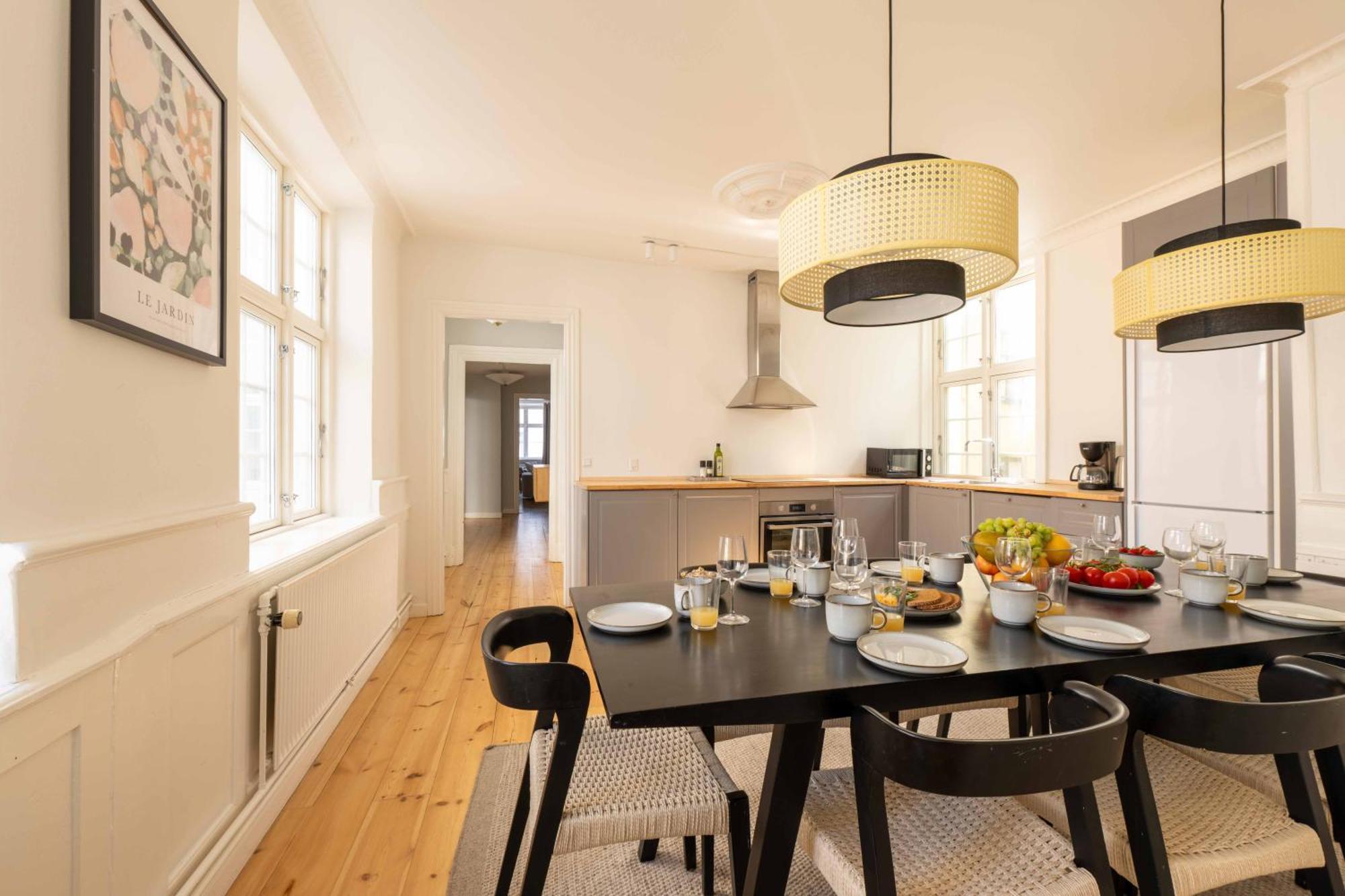 Big 4 Bedroom Apartment With Bathtub By Cph City Hall Square Copenhagen Exterior photo