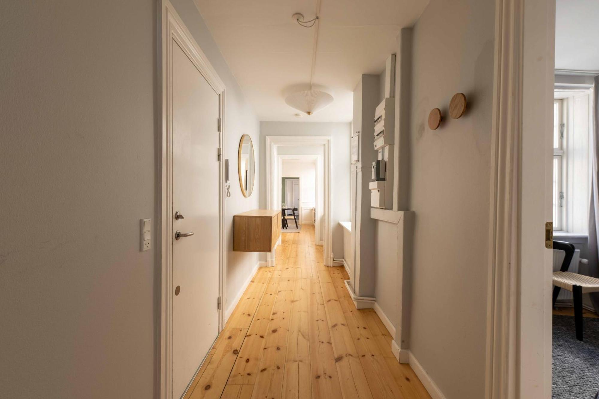 Big 4 Bedroom Apartment With Bathtub By Cph City Hall Square Copenhagen Exterior photo